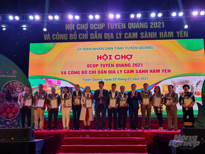 Có 17 sản phẩm đạt 4 sao OCOP được công bố tại Hội chợ OCOP Tuyên Quang. Ảnh: Đào Thanh.