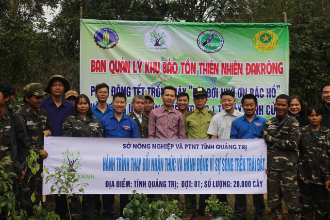 Sở NN-PTNT Quảng Trị và nhóm thiện nguyện phát động trồng cây xanh tại Khu Bảo tồn thiên nhiên Đakrông. Ảnh: PVT
