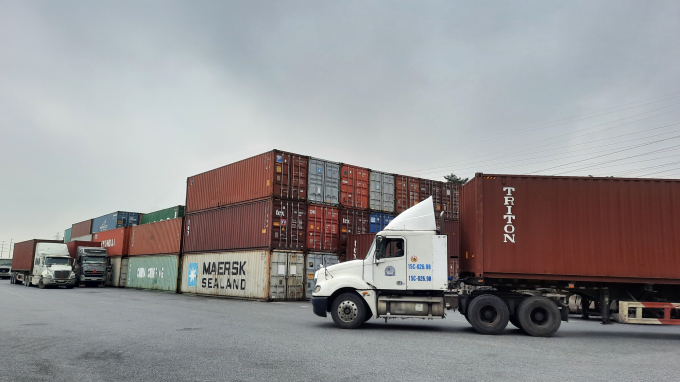 Do ảnh hưởng của dịch Covid-19 khiến hệ thống vận chuyển logistisc toàn cầu bị đứt gãy gây ra hiện tượng thiếu container và tàu hàng chục bộ thời gian vừa qua. Ảnh: Nguyên Huân.