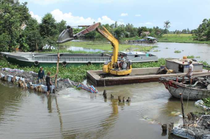 Thực hiện giải pháp công trình, giúp ĐBSCL phòng chống hạn mạn hiệu quả, điều tiết nguồn nước phục vụ tốt cho sản xuất. Ảnh: Trung Chánh.