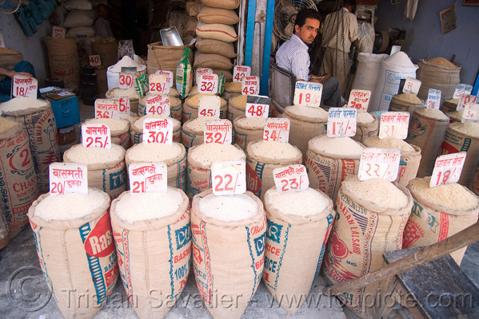 Quầy gạo ở một ngôi chợ đầu mối Ấn Độ. Ảnh: The Hindu Times