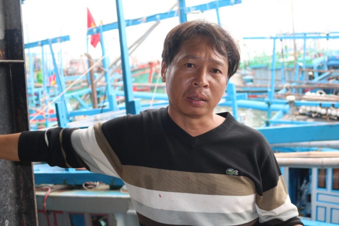 Ngư dân Nguyễn Trường, cho biết, tàu anh bám biển cam kết không xâm phạm vùng biển nước ngoài. Ảnh: KS.