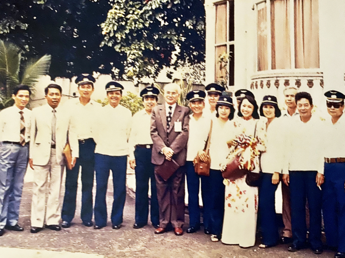 Phi hành đoàn chuyến bay đầu tiên từ Việt Nam sang Philippines.