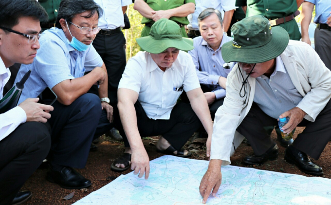 Bí thư Tỉnh ủy Bình Phước Nguyễn Văn Lợi  cùng đoàn công tác đi khảo sát khu vực dự kiến xin quy hoạch sân bay tại xã An Khương và một số xã lân cận. Ảnh: CTTĐT BP.
