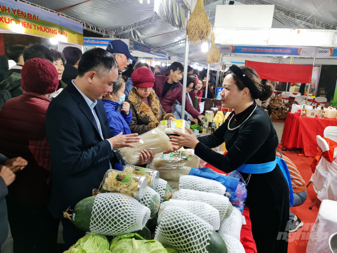Sản phẩm OCOP của tỉnh Tuyên Quang được bày bán tại Hội chợ OCOP Tuyên Quang năm 2021. Ảnh: Đào Thanh.