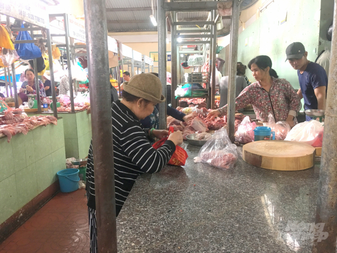 Bình Định sẽ tăng cường công tác kiểm tra điều kiện ATTP thịt động vật tại các chợ. Ảnh: Vũ Đình Thung.