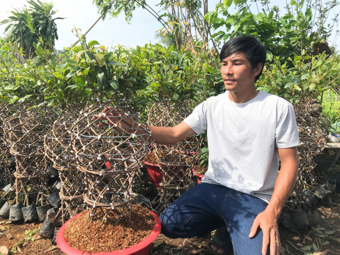 Sản xuất hoa kiểng ở Làng hoa Vĩnh Thành (Chợ Lách). Ảnh: Minh Đảm.