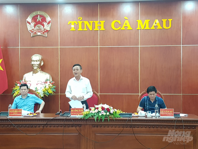 Thứ trưởng Thường trực Bộ NN-PTNT Hà Công Tuấn làm việc với lãnh đạo UBND tỉnh Cà Mau. Ảnh: Trọng Linh.