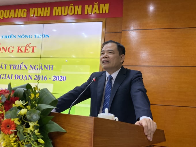 Bộ trưởng Bộ NN-PTNT Nguyễn Xuân Cường phát biểu tại Hội nghị tổng kết thực hiện kế hoạch phát triển ngành và cơ cấu lại nông nghiệp giai đoạn 2016 -2020 diễn ra chiều 18/3 tại Hà Nội. Ảnh: Nguyên Huân.