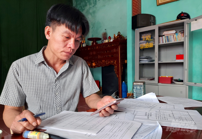 Ông Hoàng Hữu Nội, trưởng khu phố Thanh Nam, phường Hải Thanh cho biết, nghề biển từ cuối năm 2017 đến nay kém hẳn nên hầu như 100% chủ tàu đều lâm vào cảnh nợ nần. Ảnh: Võ Dũng.