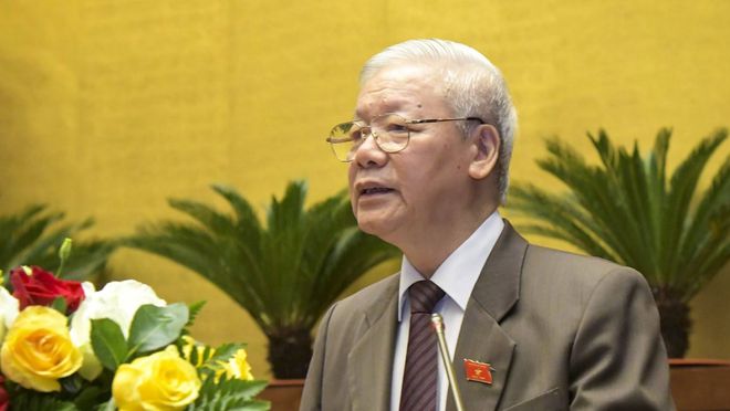 Tổng Bí thư, Chủ tịch nước Nguyễn Phú Trọng trình Quốc hội miễn nhiệm Thủ tướng Nguyễn Xuân Phúc.