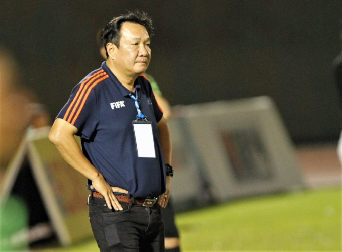 HLV Hoàng Văn Phúc sẽ dẫn dắt Hà Nội từ vòng 8 V-League. Ảnh: VPF.