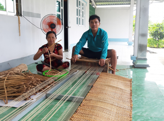 hị Hà Xuân Hương, sau khi tham gia đào tạo nghề đan lục bình, xin làm gia công cho HTXThanh Tú, thu nhập cũng được ổn định.