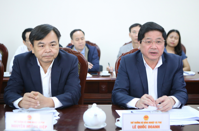 Hai thứ trưởng Bộ NN-PTNT Nguyễn Hoàng Hiệp và Lê Quốc Doanh tại buổi làm việc với tỉnh Bắc Kạn chiều 10/4. Ảnh: Minh Phúc.