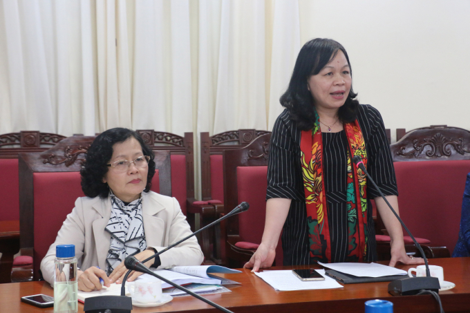 Bà Trần Thị Quốc Khánh (trái) và bà Nguyễn Thị Mai Hoa là hai đại biểu quốc hội rất tâm huyết với dự án làng nghề sen. Ảnh: Tư liệu.