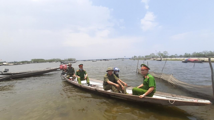 Với hơn 1.000 ha mặt nước phá Tam Giang, xã Quảng Lợi thường xuyên xuất hiện tình trạng người dân khắp nơi về đánh bắt cá hủy diệt bằng công cụ kích điện. Ảnh: T.T