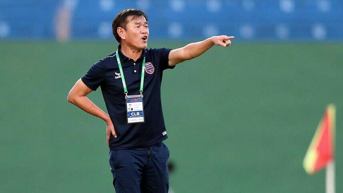 HLV Phan Thanh Hùng dẫn dắt Đà Nẵng từ vòng 13 V-League. Ảnh: VnE.