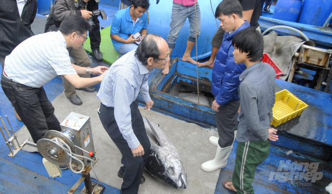 Thiết bị câu cá ngừ đại dương do Nhật Bản chuyển giao cho thấy hiệu quả cao. Ảnh: Vũ Đình Thung.