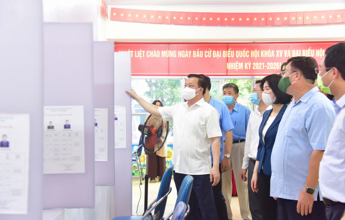 Bí thư Thành ủy Hà Nội Đinh Tiến Dũng đi kiểm tra công tác chuẩn bị cho Ngày bầu cử đại biểu Quốc hội khoá XV và đại biểu HĐND các cấp nhiệm kỳ 2021-2026 trên địa bàn thành phố.