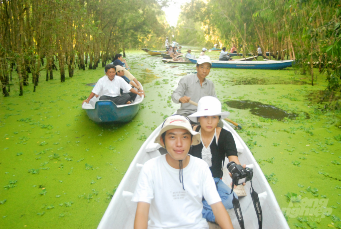 Trong giai đoạn 2021 - 2025, mục tiêu đề ra của tỉnh An Giang là giữ chân du khách, với chỉ tiêu tăng tỷ lệ đóng góp ngành du lịch lên 15,3%. Ảnh: Lê Hoàng Vũ.