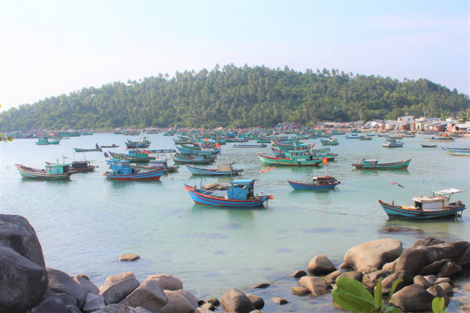 Kiên Giang là tỉnh ven biển, với vùng biển rộng lớn, có nhiều đảo, quần đảo nằm rải rác thích thích hợp để phát triển triển nghề nuôi biển hiện đại. Ảnh: Trung Chánh.