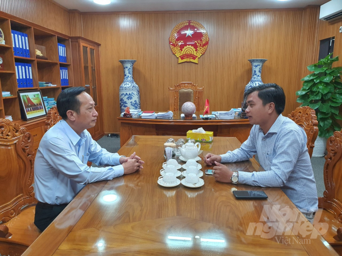 Chủ tịch UBND tỉnh Bạc Liêu chia sẻ với Phóng viên Báo Nông nghiệp Việt Nam. Ảnh: PV