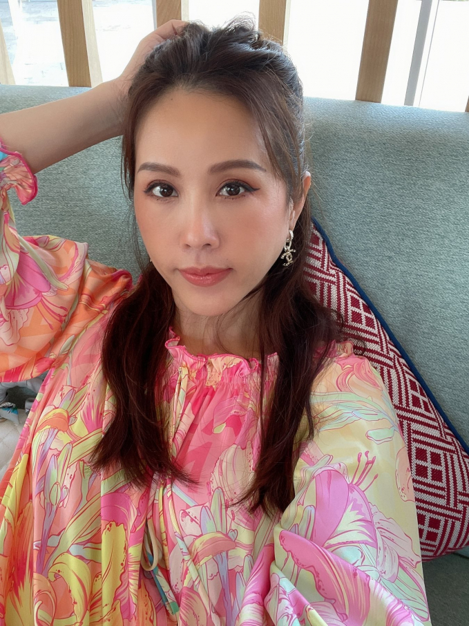 Hoa hậu Thu Hoài khuyên nghệ sĩ đừng bán rẻ danh dự vì tiền ảo.