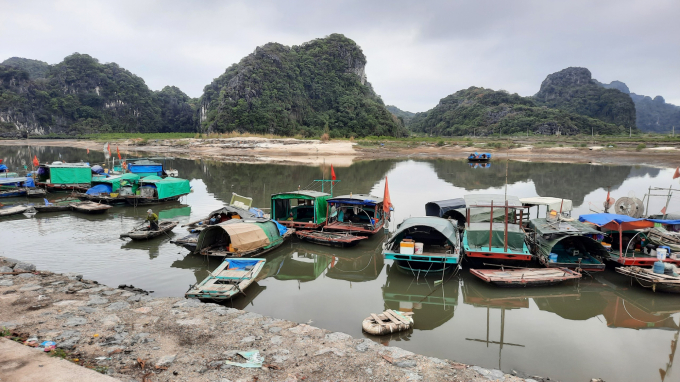 Ngoài giữ nghề truyền thống, ngư dân các làng chài vẫn bám biển nhưng bằng hình thức khác như dịch vụ du lịch, nuôi trồng thủy, hải sản. Ảnh: Anh Thắng.