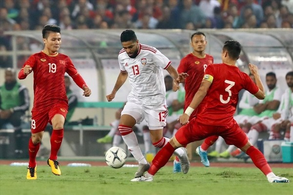 Đội tuyển Việt Nam cần rất cẩn trọng với những đối thủ cao to như UAE. Ảnh: VFF.