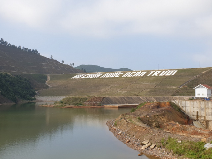 Hồ chứa nước Ngàn Trươi đi vào vận hành đã góp phần rất lớn chống hạn vụ hè thu 2021 cho các huyện Vũ Quang, Đức Thọ, Can Lộc, Thị xã Hồng Lĩnh... Ảnh: TN.