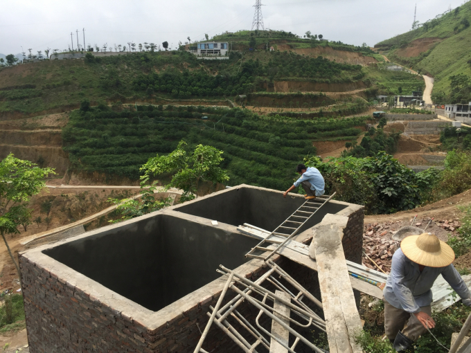 Chủ đầu tư dự án Kami Cun Hill tiếp tục triển khai xây dựng một số hạng mục như bể nước, dù bị Sở Kế hoạch và Đầu tư Hòa Bình 'tuýt còi', đề nghị tạm dừng thi công xây dựng khi chưa đủ điều kiện.