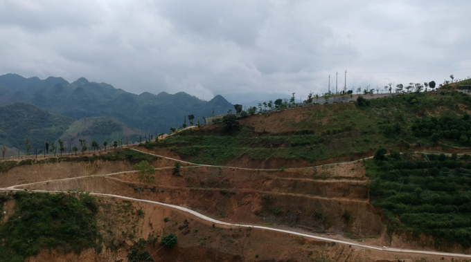 Chủ đầu tư dự án Kami Cun Hill xẻ thịt đất rừng đỉnh Cun để xây dựng các hạng mục công trình bê tông hóa.