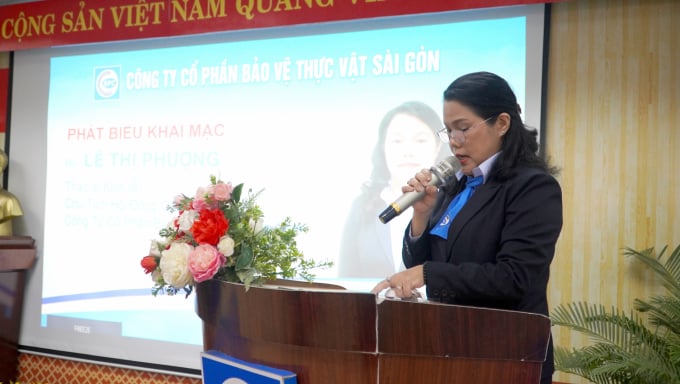 Ms. Le Thi Phuong, Chairman of SPC Company’s Board of Directors, giving the speech at the seminar. Photo: Quoc Thi.