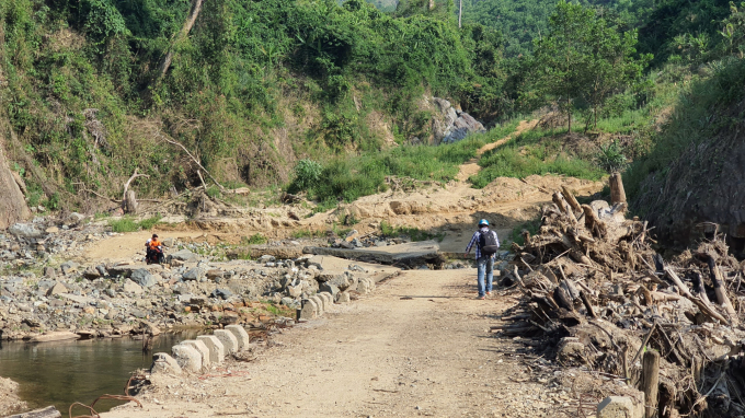 Nhiều hộ dân sống trong các vùng dự án thủy điện ở vùng núi Quảng Nam đang lâm vào tỉnh cảnh khó khăn. Ảnh: L.K.