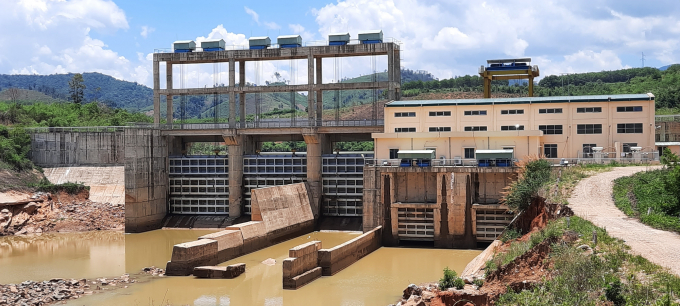 Thủy điện Đăk Pxi bậc 2 (Công ty cổ phần thủy điện Đức Nhân) xây dựng chắn ngang dòng sông Đăk Pxi khiến phía hạ du khô hạn, người dân không có nước phục vụ sản xuất. Ảnh: T.A.