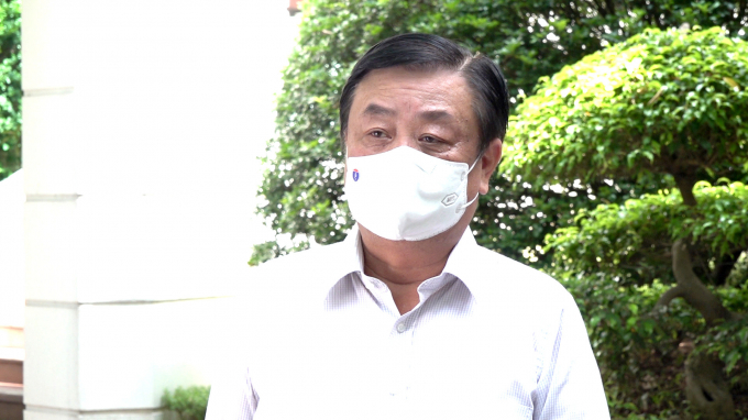 Bộ trưởng Bộ NN-PTNT Lê Minh Hoan trả lời phỏng vấn báo chí về các giải pháp tiêu thụ nông sản trong bối cảnh dịch bệnh Covid-19. Ảnh: Quang Dũng.