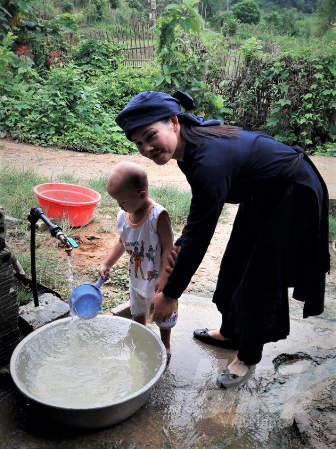 Nước sạch đã giúp cho 45% số hộ đồng dân tộc của tỉnh Bắc Kạn được sử dụng nước sạch đạt quy chuẩn. Ảnh: T.N.