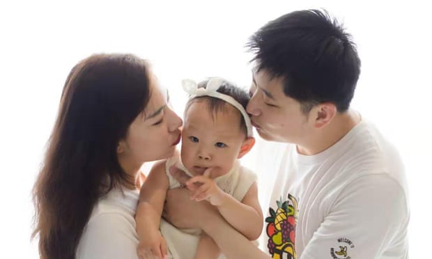 Cô Jia Shicong với chồng, Hu Xuancheng, và con gái của họ. Ảnh: Handout