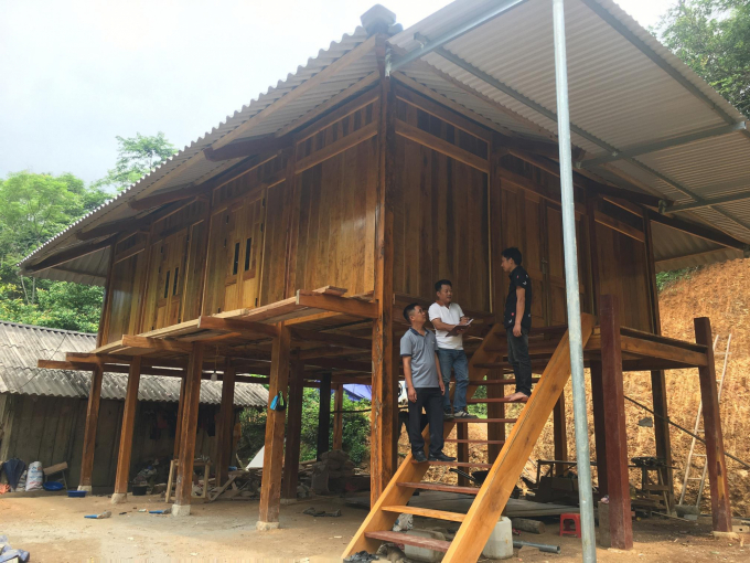 Ngôi nhà mới của gia đình Vương Văn Lầu - 1 trong các hộ chăn nuôi hiệu quả từ bò giống được Nhà nước hỗ trợ. Ảnh: AV.