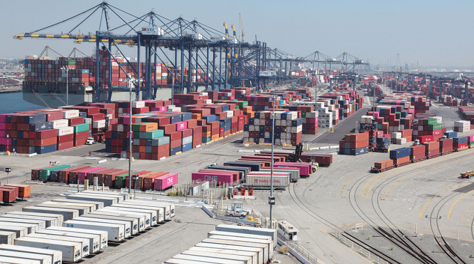 Giá cước container vận chuyển đường biển vẫn tiếp tục tăng cao. Ảnh: TL.