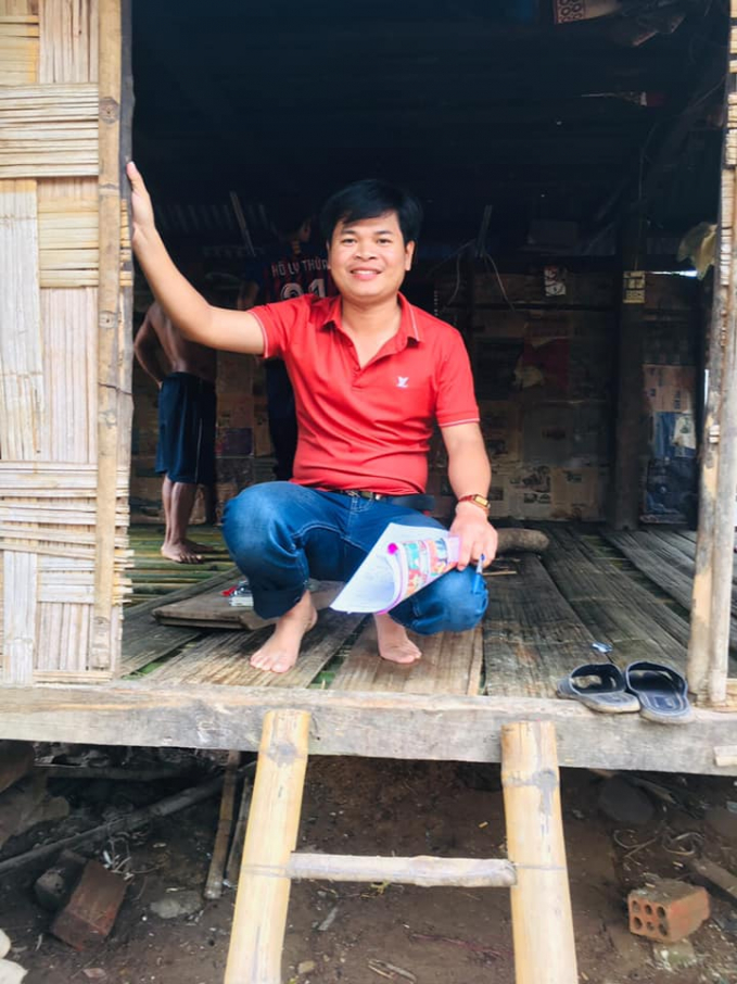 Cộng tác viên Phan Việt Toàn trong một lần đi viết bài ở huyện Hướng Hóa (Quảng Trị). Ảnh: Tác giả cung cấp.