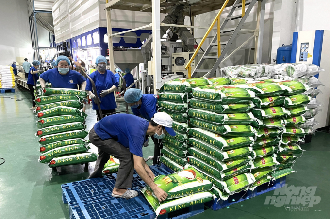 Trung An Company is preparing rice for exports. Photo: HD.
