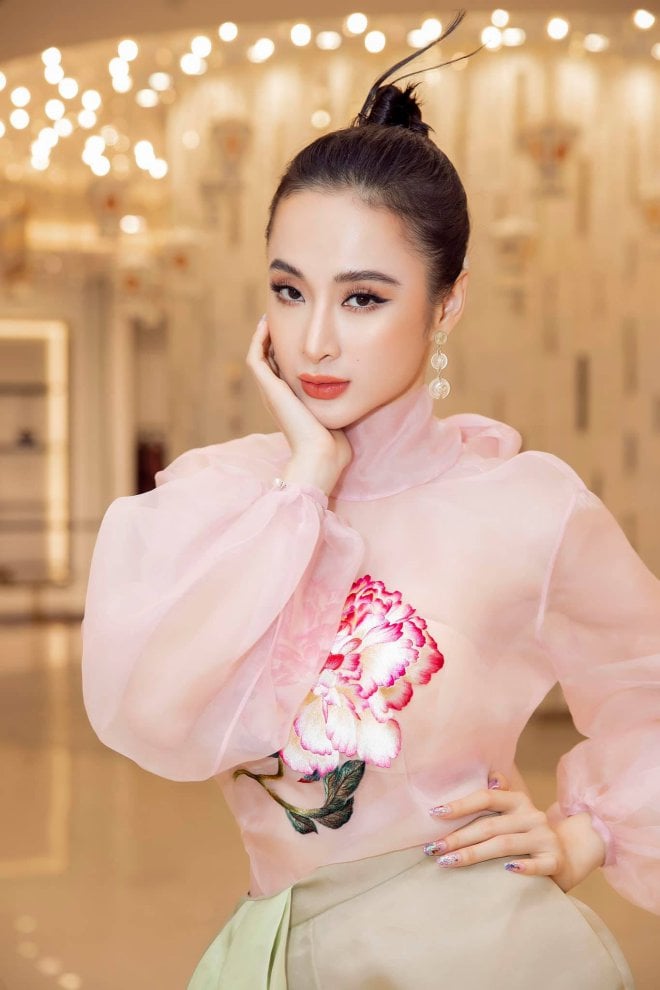 Sau nhiều lần phẫu thuật thẩm mỹ khuôn mặt, Angela Phương Trinh từ giã nghề diễn viên.