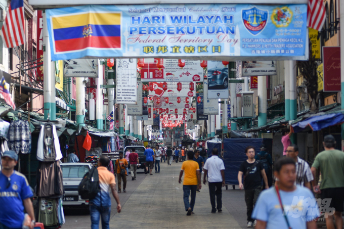 Phố Jalan Petaling ở khu người Hoa của Kuala Lumpur, ban ngày là đường đi, ban đêm là chợ. Ảnh: Tùng Đinh.