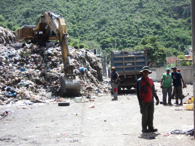 Cận cảnh một bãi rác ở Venezuela. Ảnh: Dương Đình Tường.