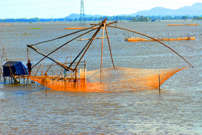 The Mekong River has a total flow of about 475 billion cubic meters yearly, of which 80% flows during the wet season and 20% during the dry season. Photo: Le Hoang Vu.