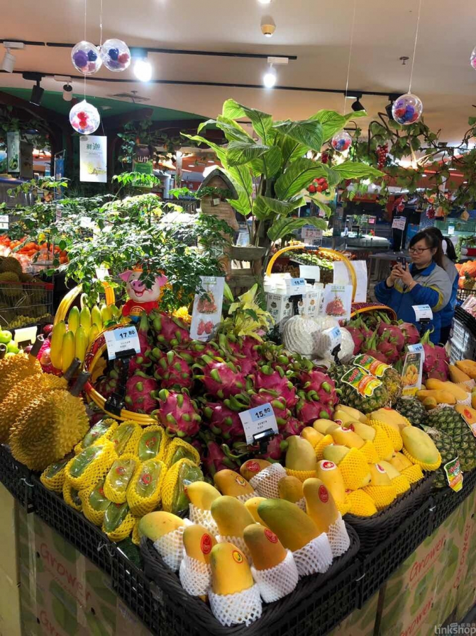 Vietnamese tropical fruit in China.