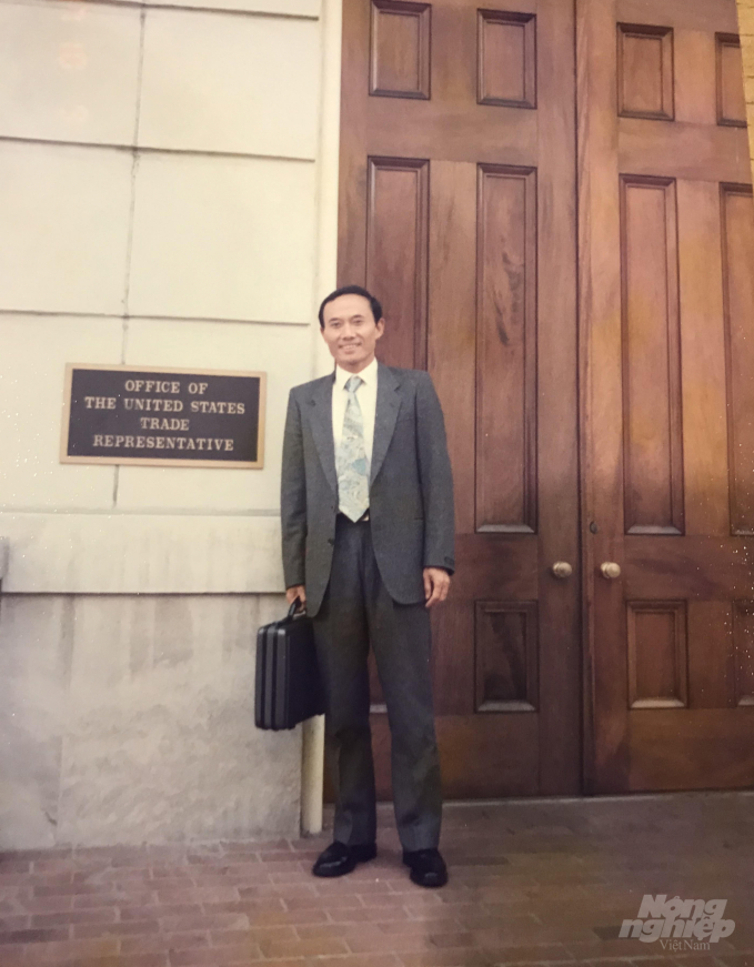 Ông Nguyễn Viết Vinh trước đàm phán WTO tại cơ quan đại diện thương mại Mỹ. Ảnh: Nhân vật cung cấp.