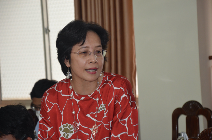 Bà Nguyễn Thị Lan Hương kiến nghị đầu tư cơ sở thu hút doanh nghiệp đến đầu tư vùng khoai lang. Ảnh: Minh Đảm.