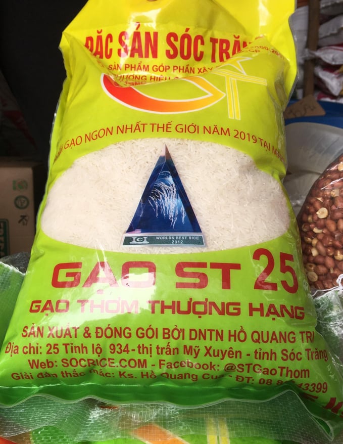 Một loại gạo ST25 nhái, được bán ở Hà Nội. Ảnh: Tiền Phong.